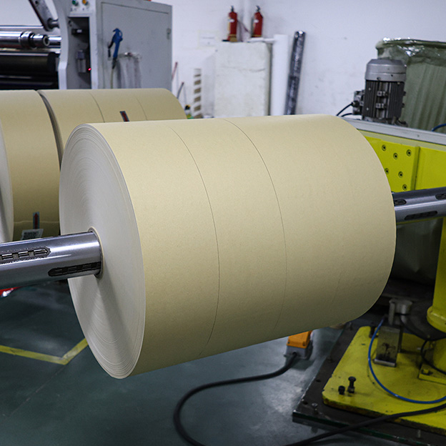 Environmentally friendly self-adhesive labels made of kraft paper in jumbo rolls