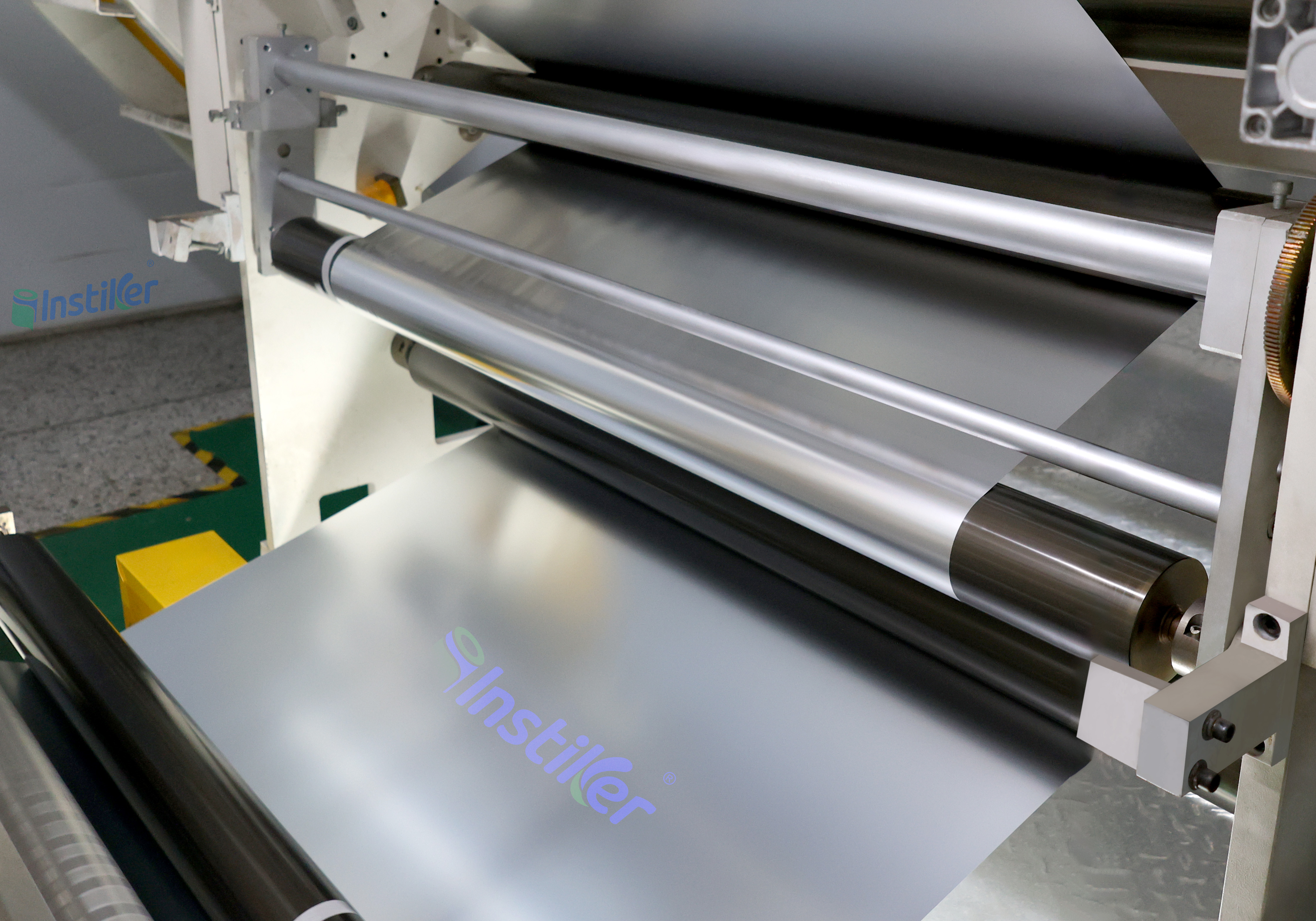 The definition of high-speed labeling self-adhesive