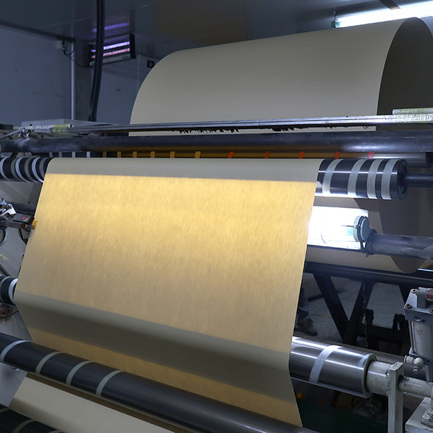 Environmentally friendly self-adhesive labels made of kraft paper in jumbo rolls