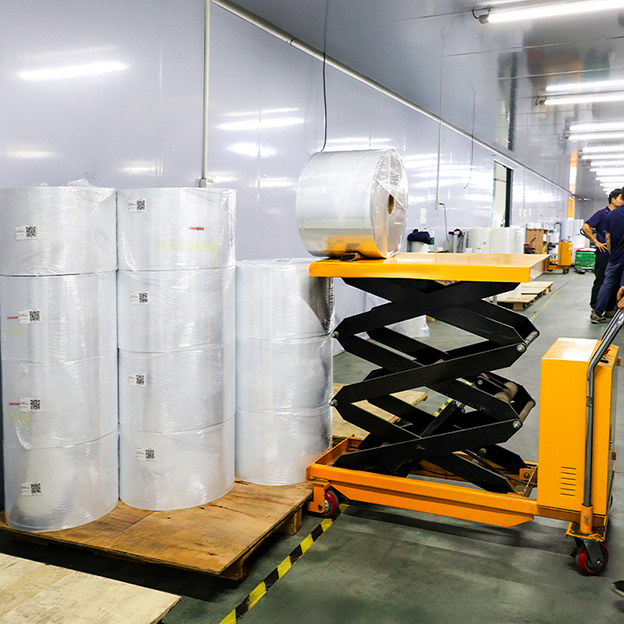 75um White PET Aluminized 190g Roll Self-adhesive Material solvent Label Sticker Wholesale Label Jumbo Roll