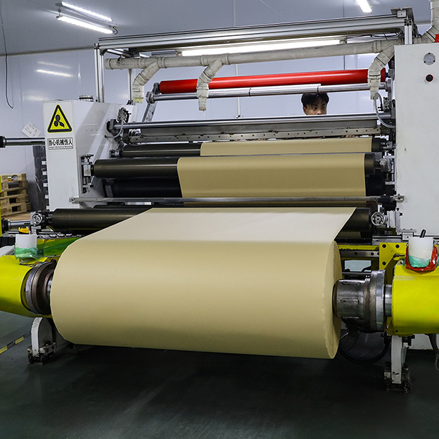 Environmentally friendly self-adhesive labels made of kraft paper in jumbo rolls