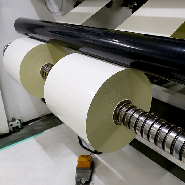 UV Inkjet Glossy White Paper Vinyl Sticker Self Adhesive Film Roll UV-Activated Adhesive Paper Roll Label Paper